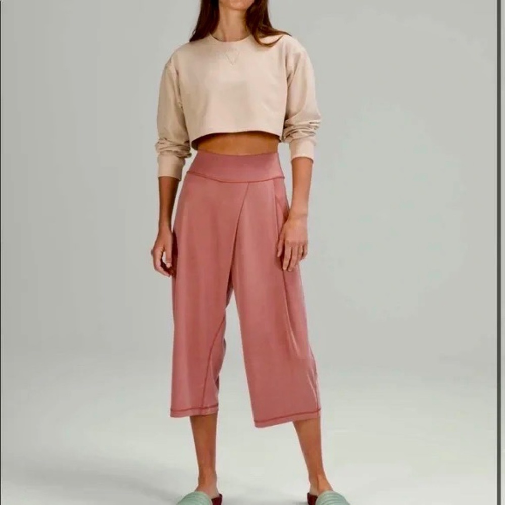 Lululemon High Rise 19" Cropped Yoga Pant Size 4 - Rose